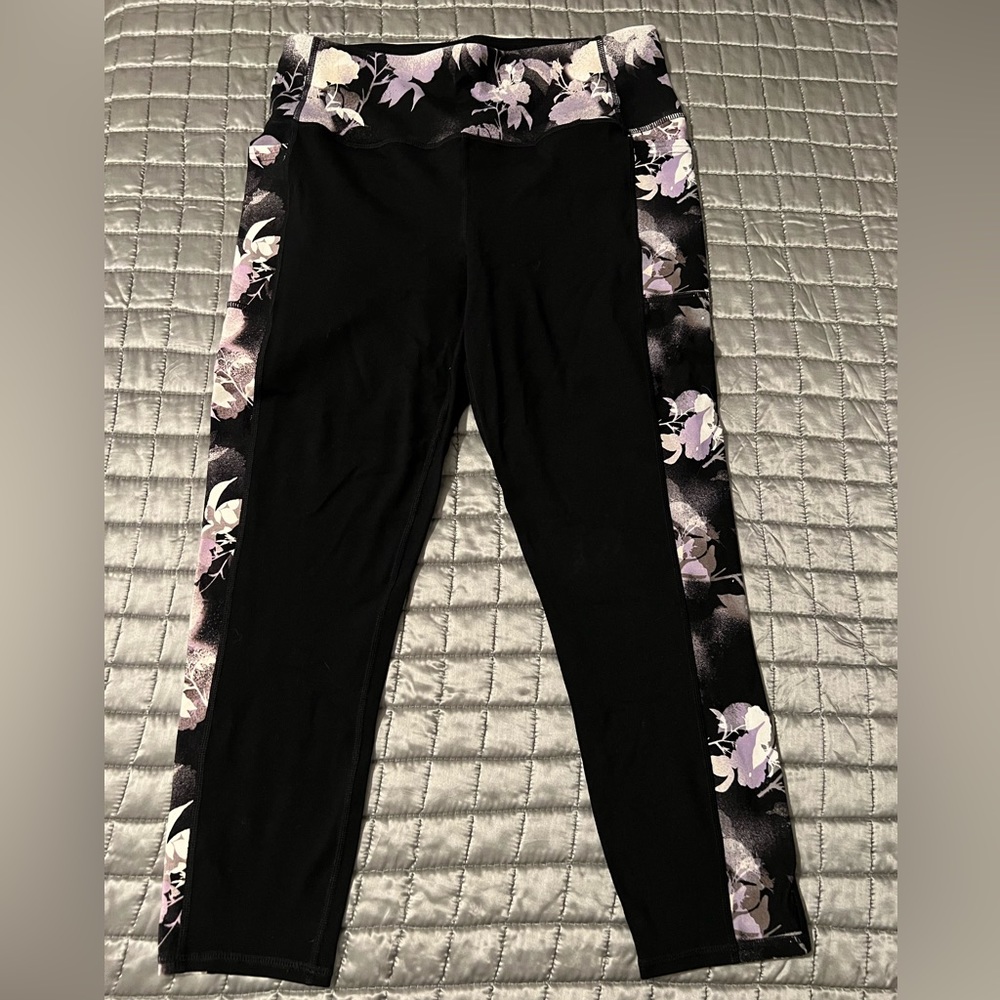 Sketchers work out capri, black with floral band and sides. Size L
